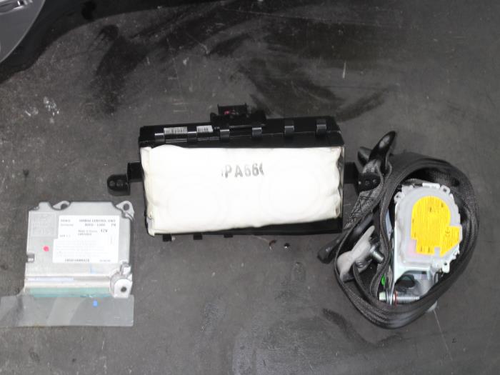 Airbag Set+Modul van een Hyundai i20 1.2i 16V 2014