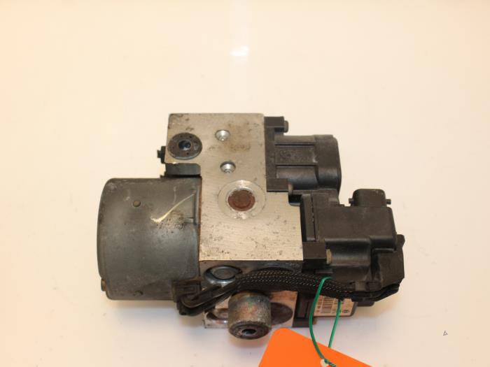 Begagnade ABS-pump Volkswagen Passat (3B2) 1.9 TDi 90 Pris € 25,00 Marginaltabell erbjuds av Van Gils Automotive