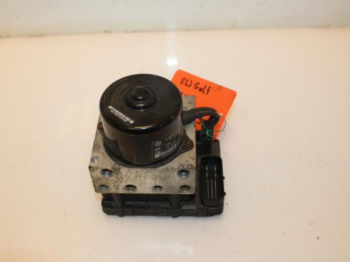 Used ABS pump Volkswagen Golf IV (1J1) 1.9 TDI Price € 25,00 Margin scheme offered by Van Gils Automotive