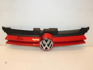 Używane Grill Volkswagen Golf IV (1J1) 1.9 TDI Cena € 40,00 Procedura marży oferowane przez Van Gils Automotive