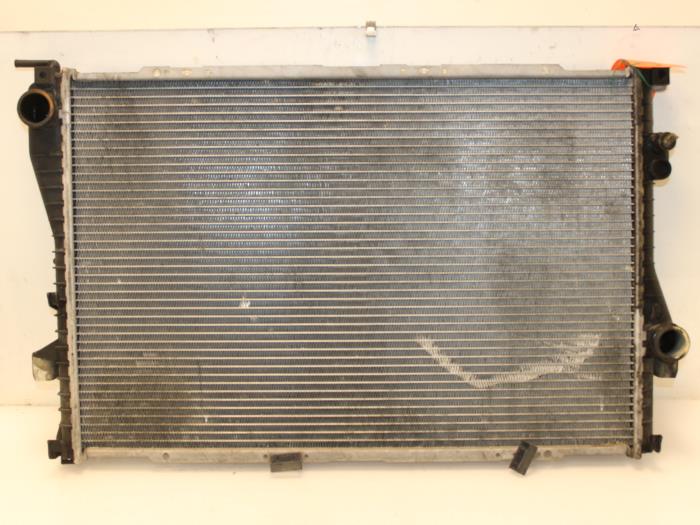 Usagé Radiateur BMW 7 serie (E38) 725 tds Prix € 65,00 Règlement à la marge proposé par Van Gils Automotive