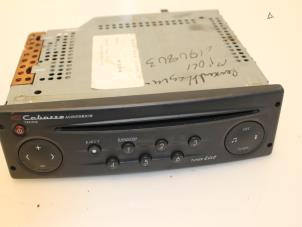 Usados Módulo de radio Renault Laguna II (BG) 2.0 16V Precio € 50,00 Norma de margen ofrecido por Van Gils Automotive