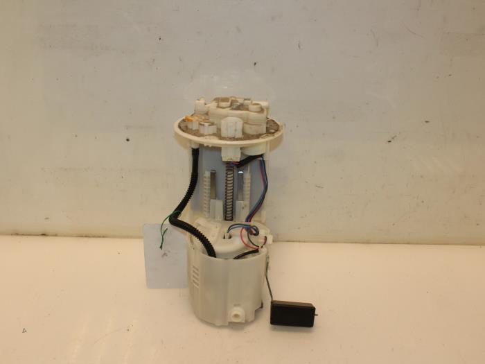Usagé Pompe essence Toyota Verso 1.8 16V VVT-i Prix € 77,00 Règlement à la marge proposé par Van Gils Automotive