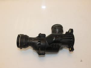 Used Thermostat housing Volkswagen Touran (5T1) 2.0 TDI 190 Price € 36,30 Inclusive VAT offered by Van Gils Automotive