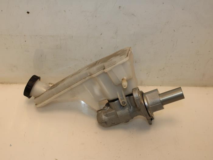 Used Master cylinder Mercedes A (W176) 1.5 A-180 CDI, A-180d 16V Price € 45,98 Inclusive VAT offered by Van Gils Automotive