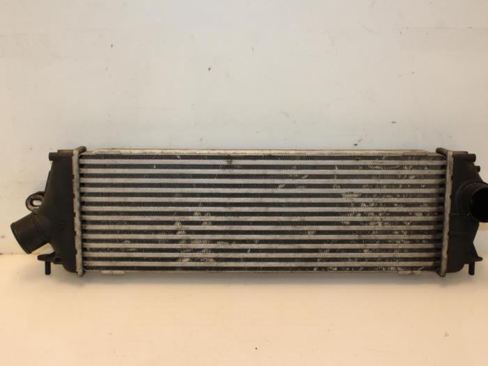 Usados Intercooler Opel Vivaro 2.0 CDTI Precio € 30,00 Norma de margen ofrecido por Van Gils Automotive