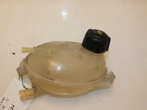 Used Expansion vessel Renault Clio IV (5R) 0.9 Energy TCE 90 12V Price € 30,00 Margin scheme offered by Van Gils Automotive