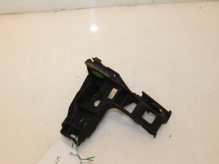 Usados Soporte de parachoques derecha detrás Volkswagen Golf VII (AUA) 1.4 TSI 16V Precio € 30,00 Norma de margen ofrecido por Van Gils Automotive
