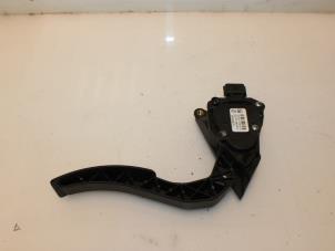 Used Accelerator pedal Renault Clio IV (5R) 0.9 Energy TCE 90 12V Price € 30,00 Margin scheme offered by Van Gils Automotive