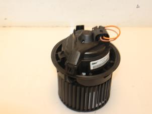 Used Heating and ventilation fan motor Renault Clio IV (5R) 0.9 Energy TCE 90 12V Price € 33,00 Margin scheme offered by Van Gils Automotive