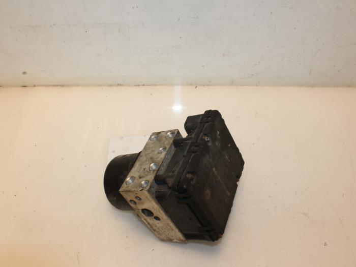 Begagnade ABS-pump Dodge RAM Pris € 75,00 Marginaltabell erbjuds av Van Gils Automotive