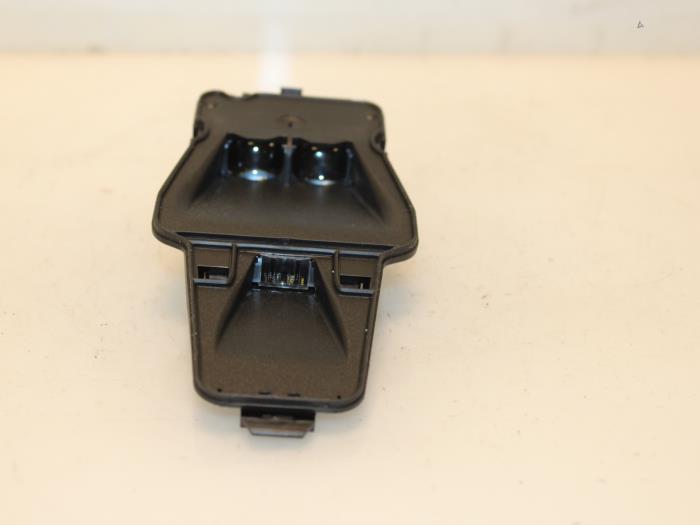 Gebrauchte Bremsassistent Sensor Volkswagen Up! (121) 1.0 12V 60 Preis € 54,45 Mit Mehrwertsteuer angeboten von Van Gils Automotive