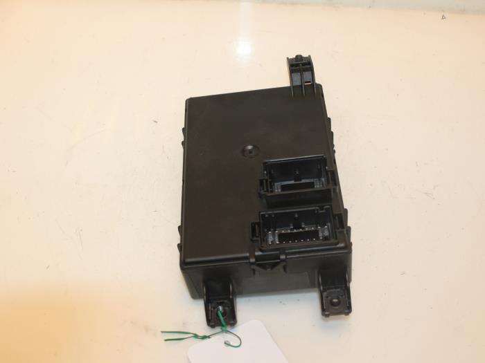 Fuse box Opel Corsa D 1.3 CDTi 16V ecoFLEX - 13424260 DELPHI