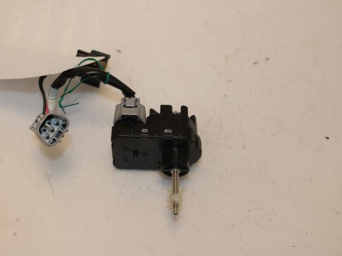 Headlight motor from a Lexus CT 200h 1.8 16V 2015