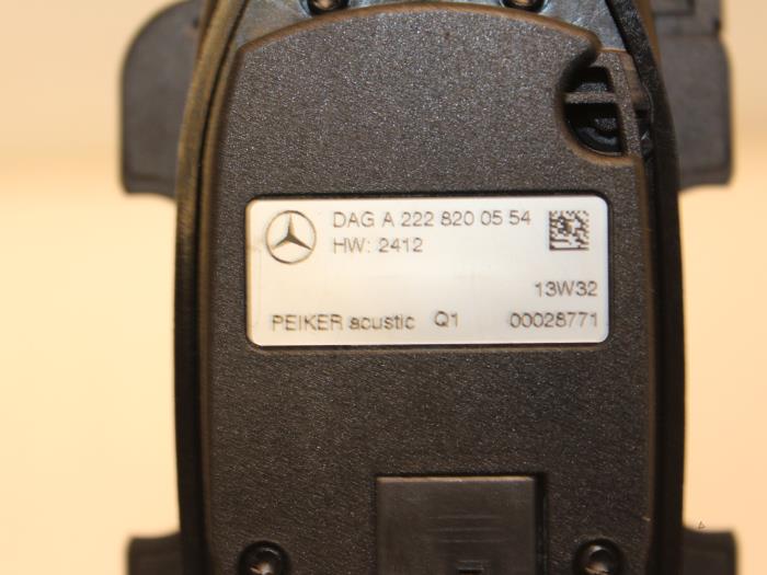 Phone holder from a Mercedes-Benz E (W212) E-300 V6 24V BlueEFFICIENCY 4-Matic 2013