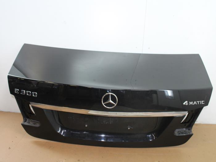 Portón trasero de un Mercedes-Benz E (W212) E-300 V6 24V BlueEFFICIENCY 4-Matic 2013