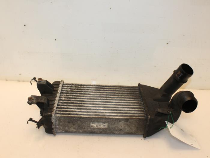 Usados Intercooler Opel Astra H SW (L35) 1.7 CDTi 16V Precio € 66,00 Norma de margen ofrecido por Van Gils Automotive