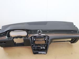 Usagé Tableau de bord Volkswagen Arteon (3HAB) 2.0 TDI BiTurbo 16V 4Motion Prix € 785,29 Prix TTC proposé par Van Gils Automotive