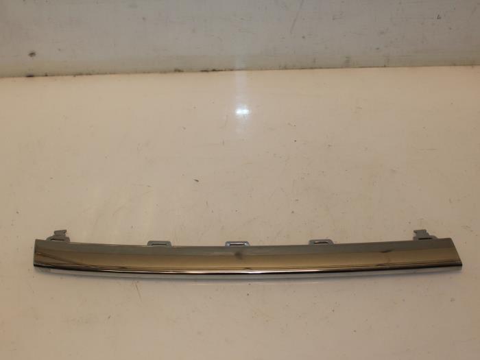 Volkswagen Arteon Stoßstangenteile Mitte vorne Vorrat 