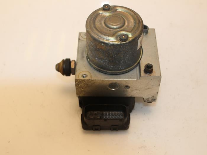 Begagnade ABS-pump Suzuki Alto (RF410) 1.1 16V Pris € 75,00 Marginaltabell erbjuds av Van Gils Automotive