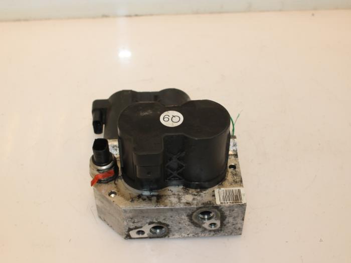 Gebrauchte Ventilblock hydraulisch Mercedes CL (216) 5.5 CL-550 V8 32V Preis € 299,00 Margenregelung angeboten von Van Gils Automotive