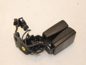 Usagé Insertion ceinture de sécurité arrière gauche Skoda Octavia Combi (5EAC) 1.6 TDI Greenline 16V Prix € 30,00 Règlement à la marge proposé par Van Gils Automotive
