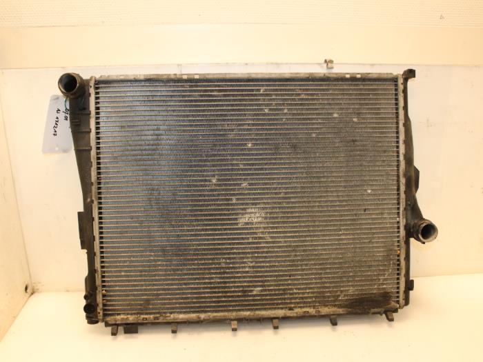 Usagé Radiateur BMW 3 serie (E46/4) 320d 16V Prix € 65,00 Règlement à la marge proposé par Van Gils Automotive