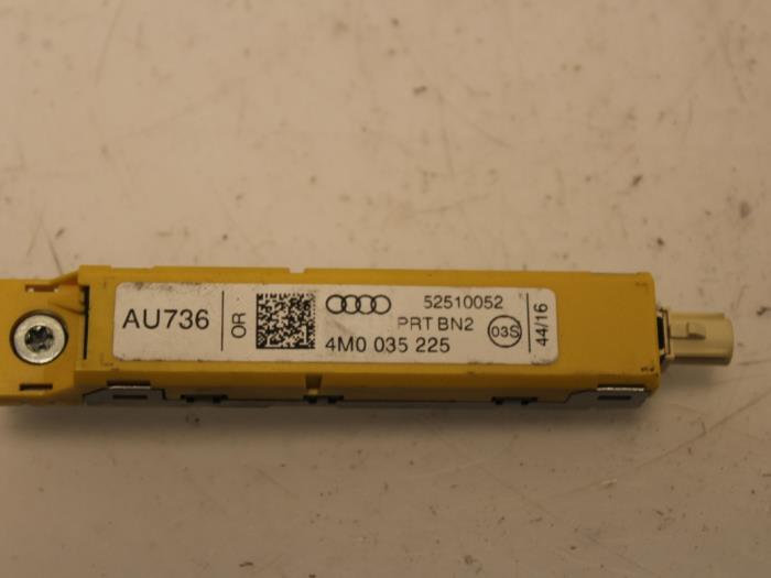 Antenna Amplifier from a Audi Q7 (4MB/4MG) 3.0 TDI V6 24V e-tron plug-in hybrid 2016