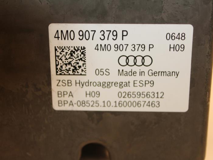 ABS pump from a Audi Q7 (4MB/4MG) 3.0 TDI V6 24V e-tron plug-in hybrid 2016