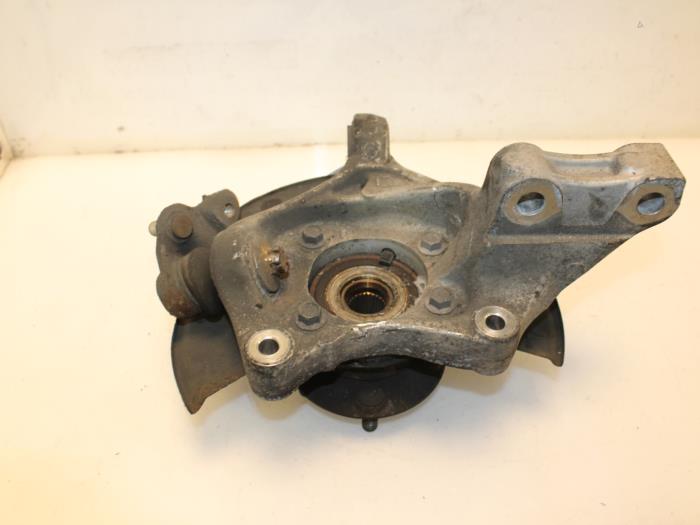 Knuckle, front left from a Lexus CT 200h 1.8 16V 2011