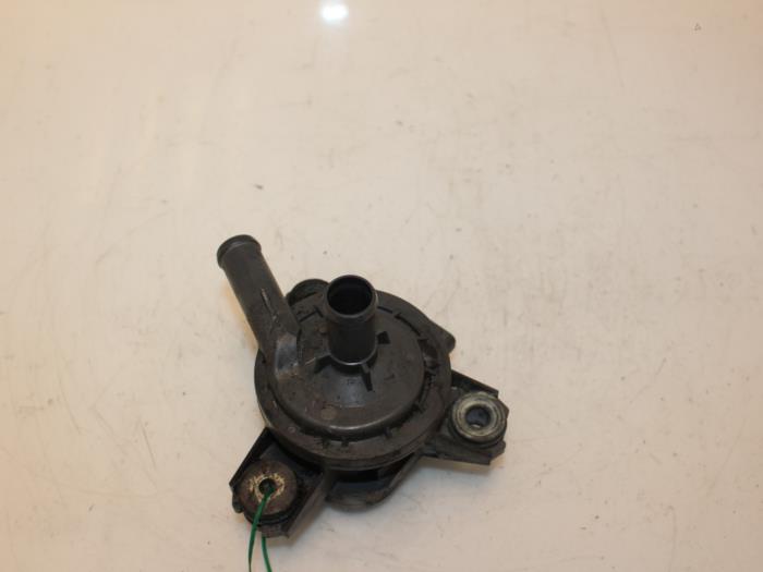 Begagnade Extra vattenpump Lexus CT 200h 1.8 16V Pris € 33,00 Marginaltabell erbjuds av Van Gils Automotive