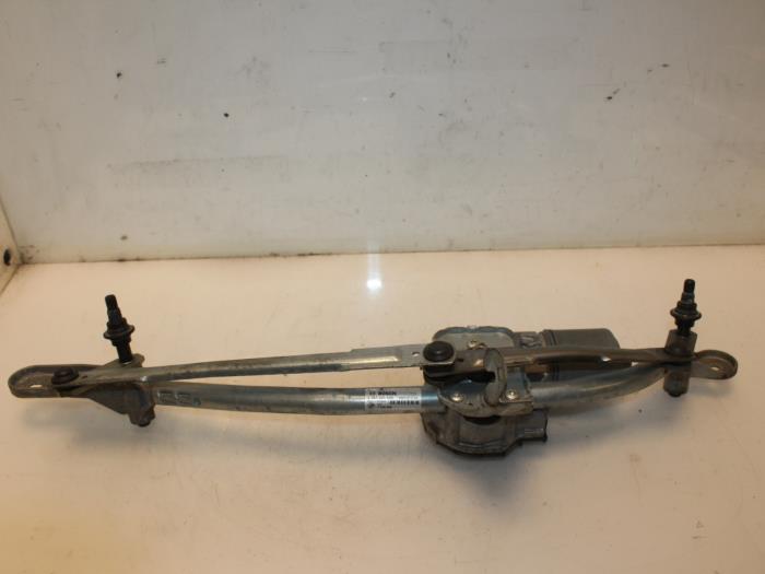 Wiper motor + mechanism from a BMW 5 serie Touring (F11) 520d xDrive 16V 2015