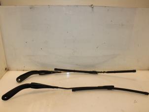 Used Front wiper arm BMW 3 serie Gran Turismo (F34) 320i 2.0 16V Price € 70,00 Margin scheme offered by Van Gils Automotive