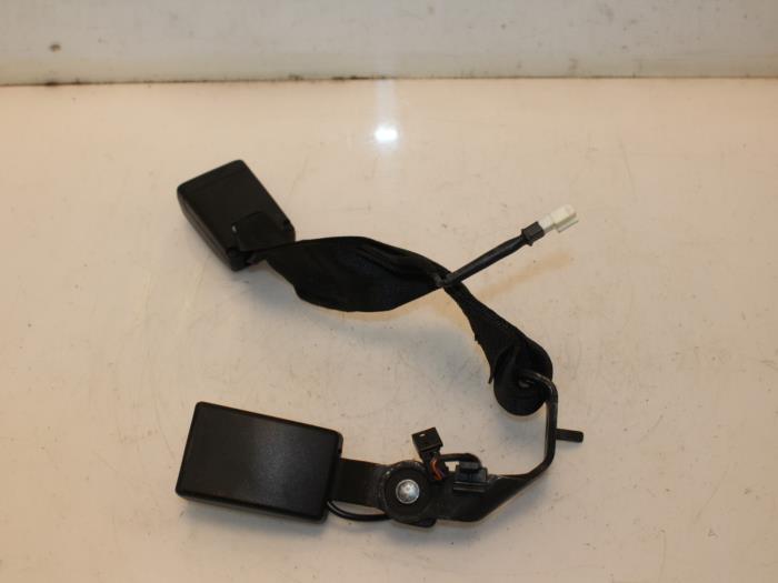 Rear seatbelt buckle, right from a BMW 3 serie Gran Turismo (F34) 320i 2.0 16V 2014