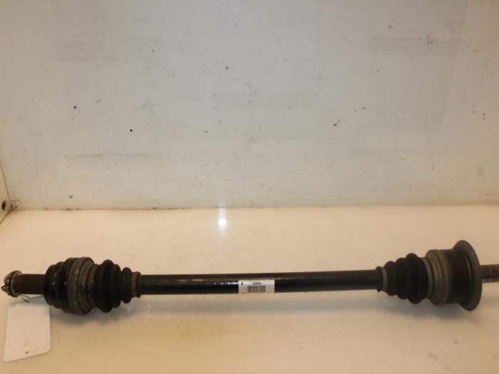 Drive shaft, rear right from a BMW 5 serie Touring (F11) 520d xDrive 16V 2015
