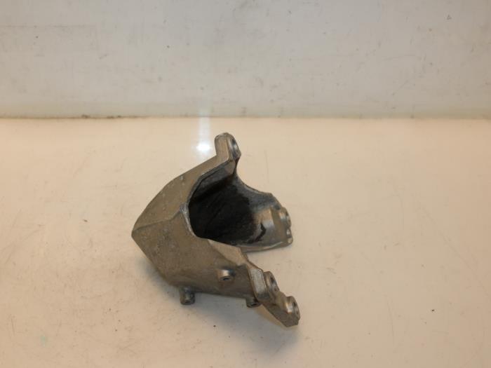Engine mount from a BMW 5 serie Touring (F11) 520d xDrive 16V 2015