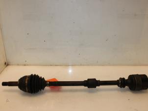 Used Front drive shaft, right Mitsubishi Carisma 1.6i 16V Price € 74,99 Margin scheme offered by Van Gils Automotive
