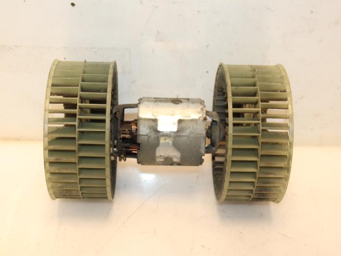 Heating and ventilation fan motor from a BMW 7 serie (E32) 750i,iL 5.0 V12 1991