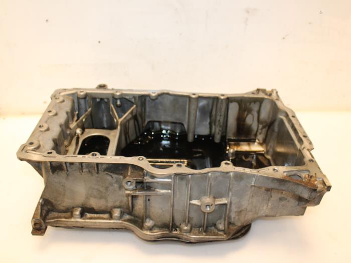 Usagé Couvercle carter Hyundai iX35 (LM) 2.0 CRDi 16V 4x4 Prix € 174,00 Règlement à la marge proposé par Van Gils Automotive