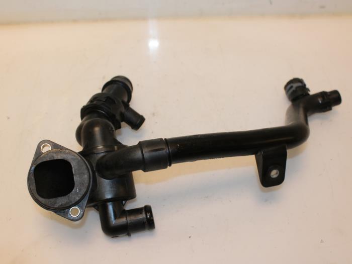 Thermostat housing from a Audi A4 (B8) 2.0 TDI 16V 2012