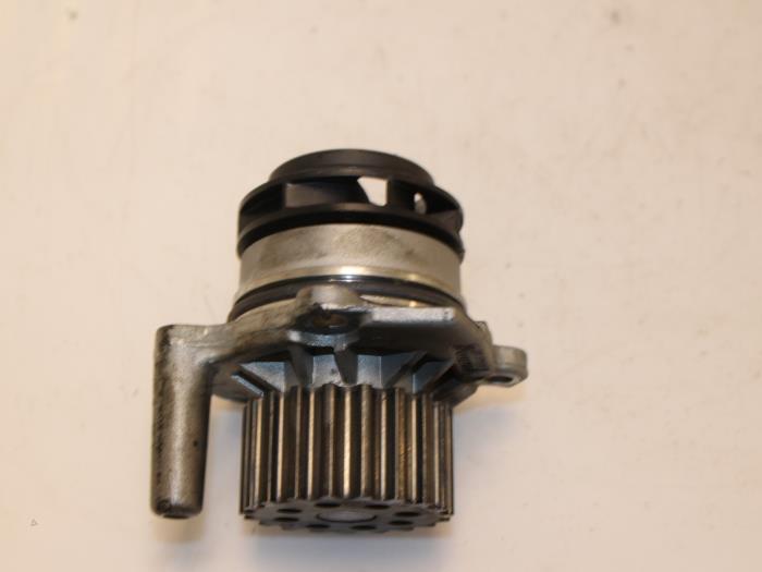 Begagnade Vattenpump Audi A4 (B8) 2.0 TDI 16V Pris € 37,00 Marginaltabell erbjuds av Van Gils Automotive