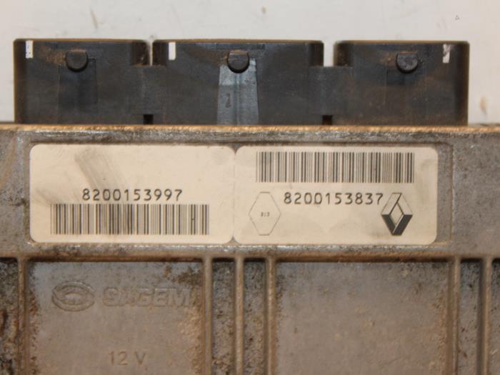 Engine management computer from a Renault Laguna II Grandtour (KG) 1.6 16V 2001