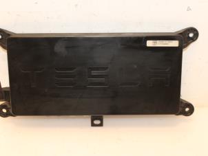 Usados Módulo (varios) Tesla Model X 100D Precio € 181,50 IVA incluido ofrecido por Van Gils Automotive