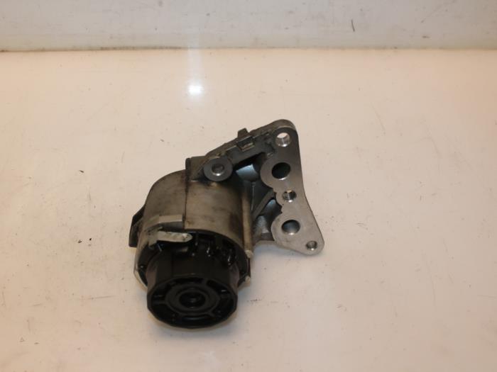 Oil filter housing Lexus CT 200h 1.8 16V 2ZR
