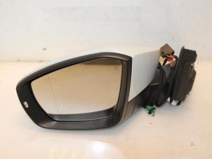 Used Wing mirror, left Volkswagen T-Roc 2.0 TDI 150 4Motion 16V Price € 180,29 Inclusive VAT offered by Van Gils Automotive