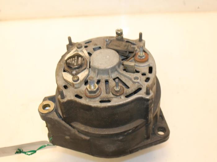 Dynamo van een Mercedes 614 1998