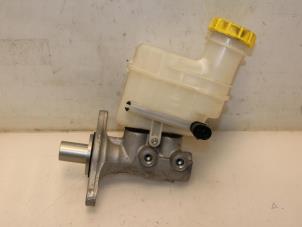 Używane Glówny cylinder hamulcowy Fiat 500 (312) 0.9 TwinAir 85 Cena € 30,00 Procedura marży oferowane przez Van Gils Automotive