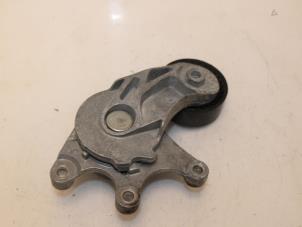 Spanrolle multiriem van een BMW 3 serie (F30) 320i 2.0 16V 2014