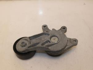 Spanrolle multiriem van een BMW 3 serie (F30) 320i 2.0 16V 2014