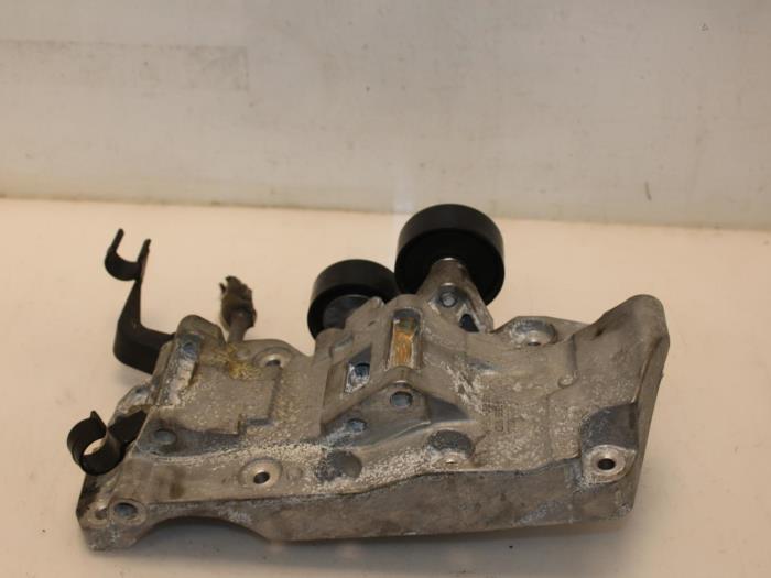 Usados Tensor correa múltiple BMW 3 serie (E90) 316d 16V Precio € 54,00 Norma de margen ofrecido por Van Gils Automotive
